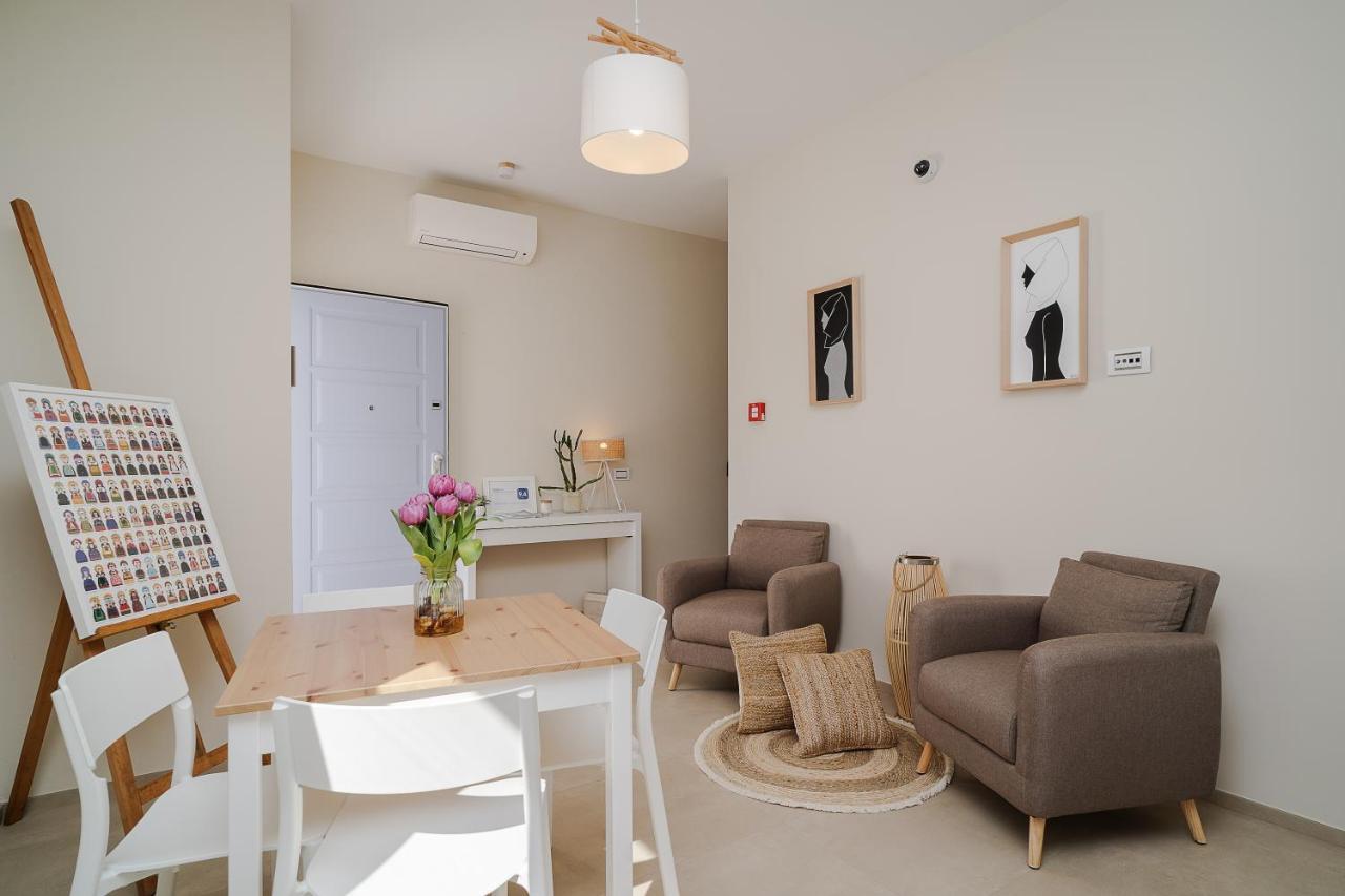 Enjoy Your Stay - Guest House - Olbia Bagian luar foto