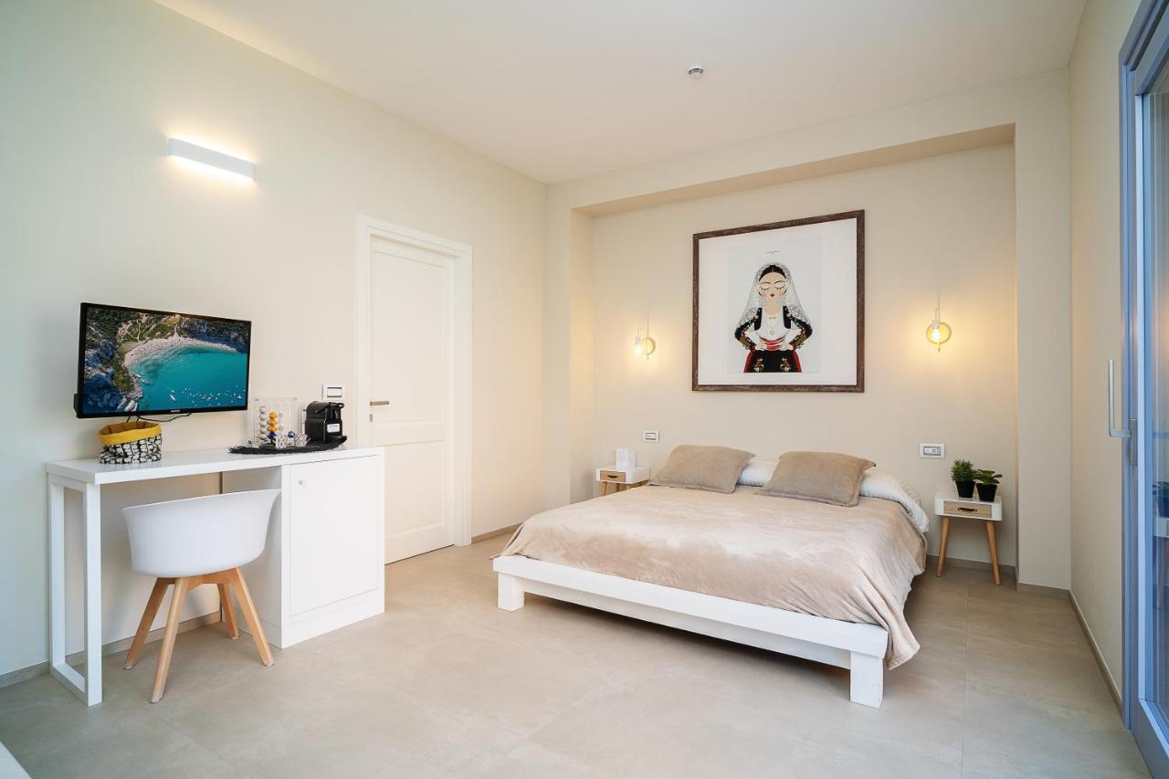 Enjoy Your Stay - Guest House - Olbia Bagian luar foto