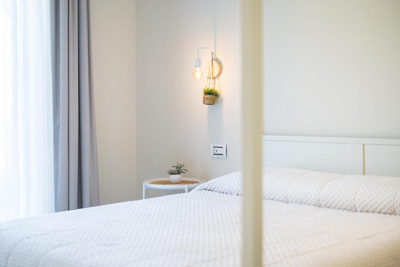 Enjoy Your Stay - Guest House - Olbia Bagian luar foto