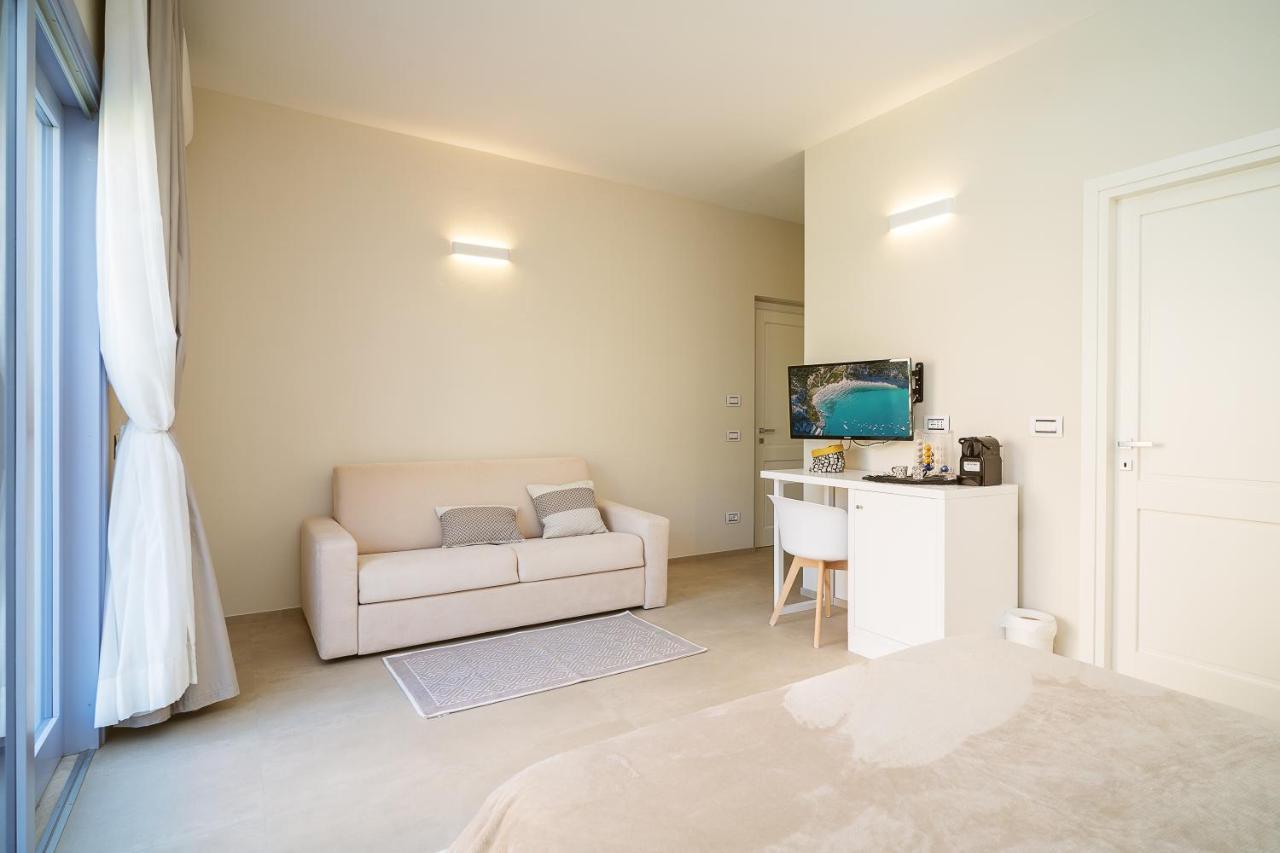 Enjoy Your Stay - Guest House - Olbia Bagian luar foto